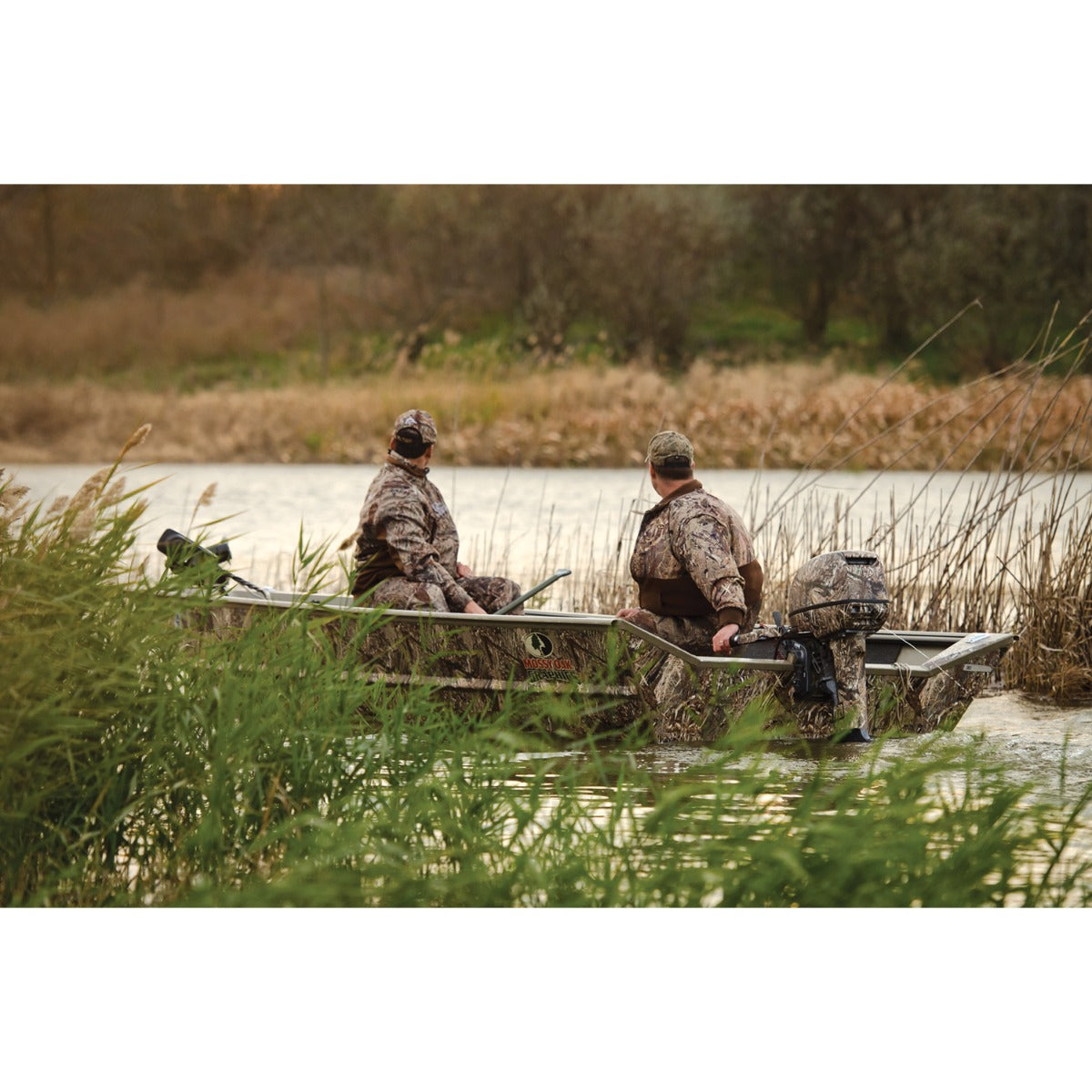 Mossy Oak Graphics Duck Blind camouflage vinyl boat transom wrap in the water.